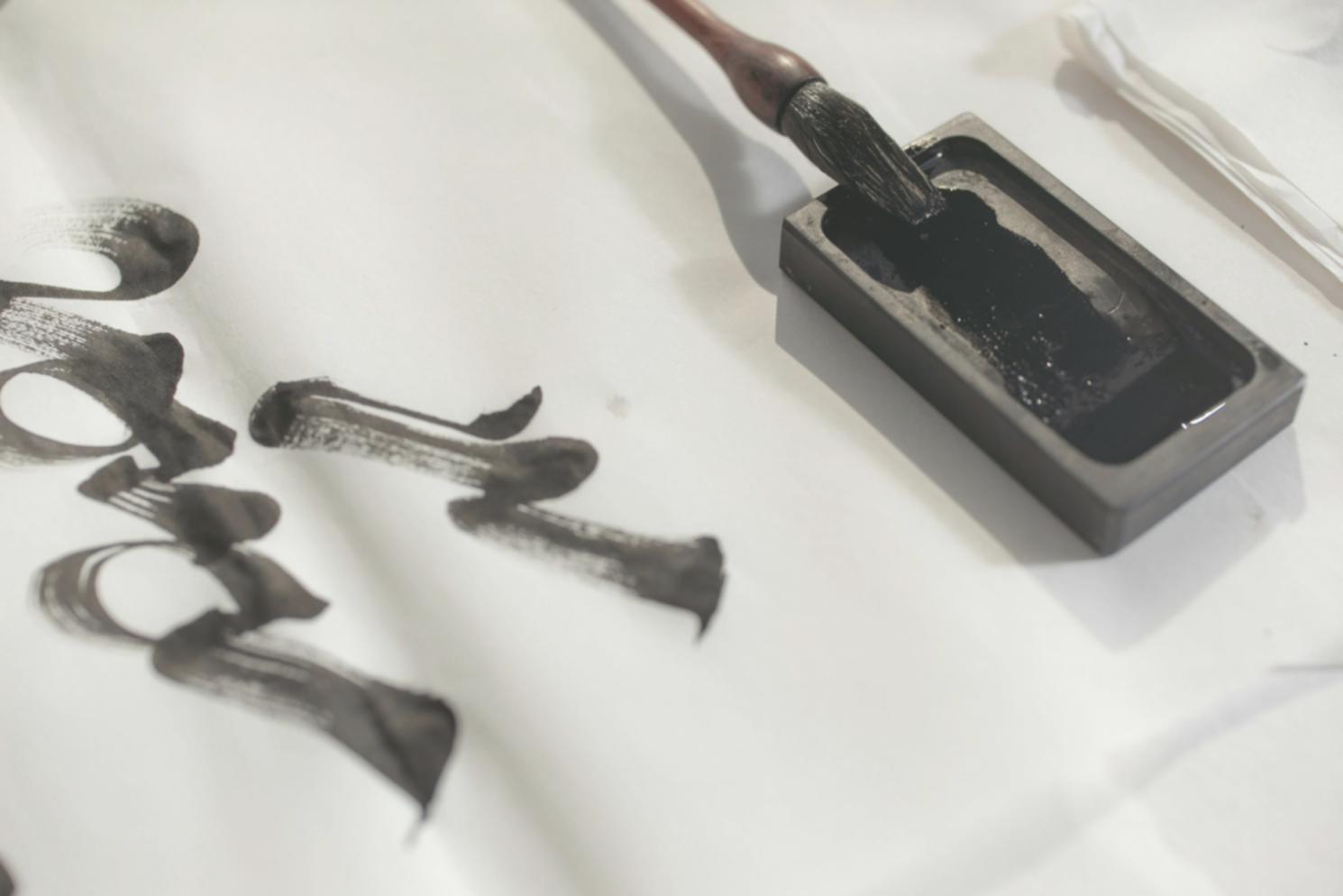 Детальная работа над рисунком фигуры с акцентом на анатомию