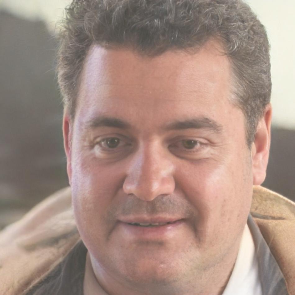 Преподаватель Вадим Орлов ведет курс по динамике фигуры